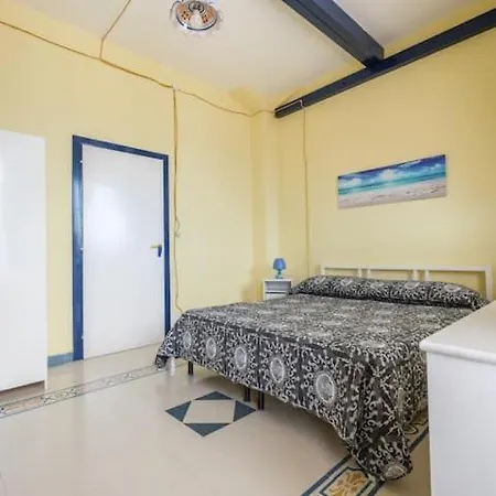 Blue Eden Strait Apartment *