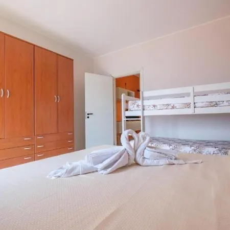Apartment Blue Eden Strait *