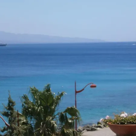 Apartment Blue Eden Strait Messina