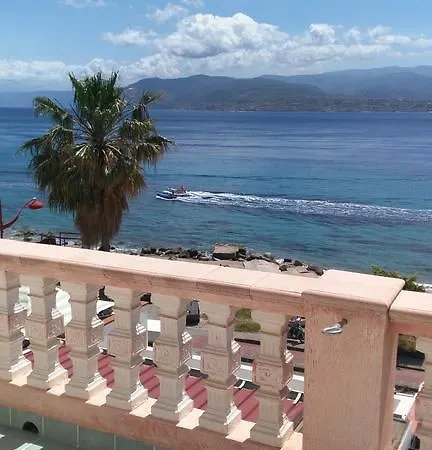 Apartamento Blue Eden Strait Mesina