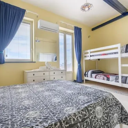Apartment Blue Eden Strait