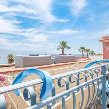 Blue Eden Strait Apartamento